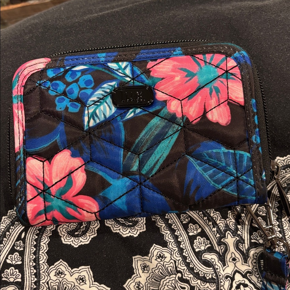 Lug Rodeo Floral RFID Wristlet Wallet(Small)Please see measurements‎